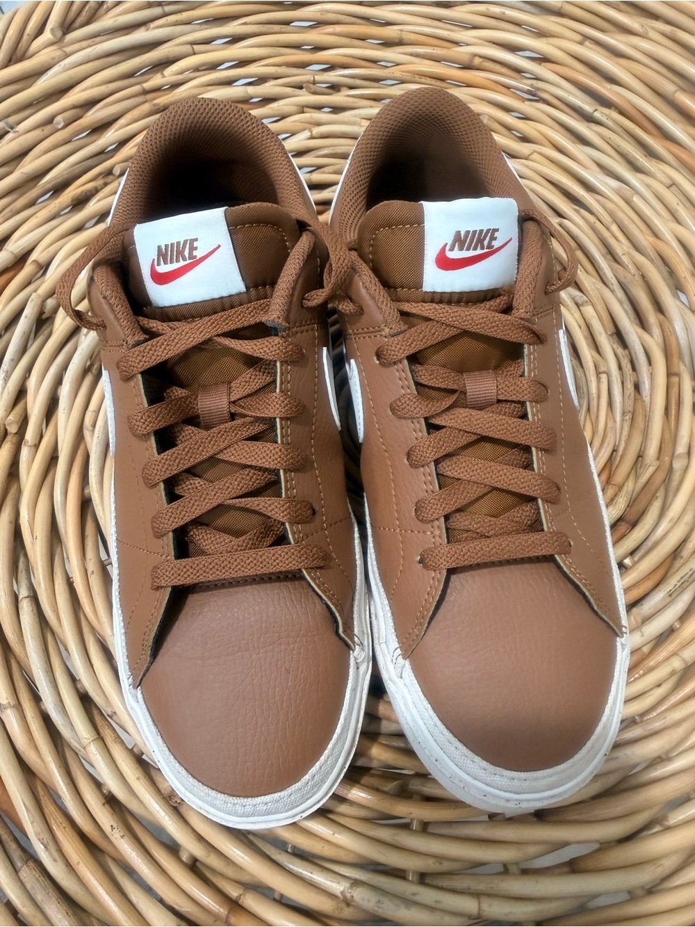NIKE